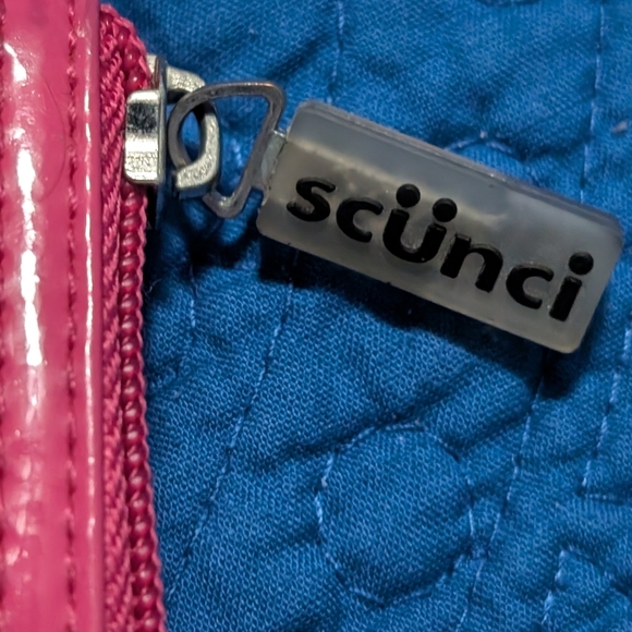 Scuni Black and White Floral Cosmetic Bag (EUC) - Picture 5 of 11